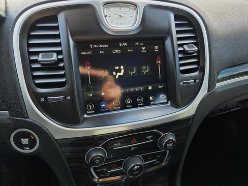 Used 2019 Chrysler 300 Touring w/ Sport Appearance Package image 15