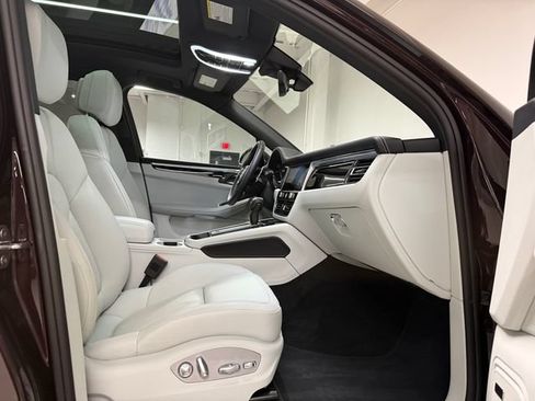 Certified 2026 Porsche Macan Turbo AWD/4WD image 27