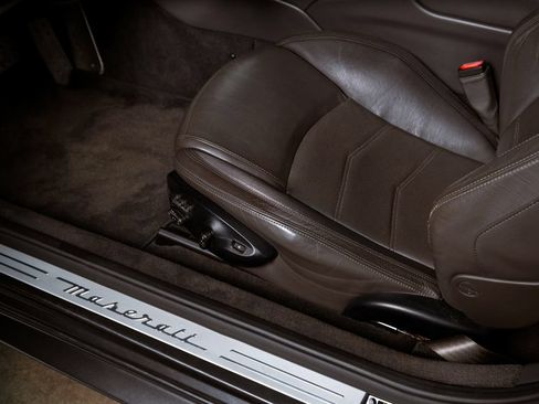 Used 2013 Maserati GranTurismo Sport RWD image 23