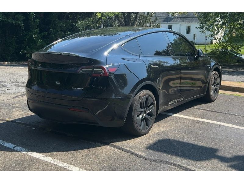 Used 2025 Tesla Model Y Long Range AWD/4WD image 3