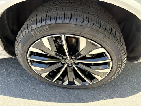 Used 2025 Volvo XC90 B6 Plus AWD/4WD image 12