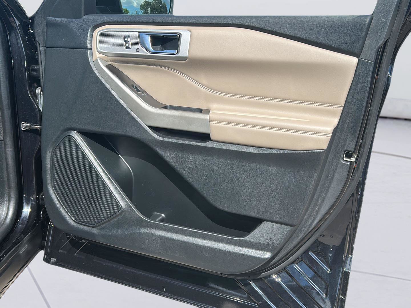 Certified 2022 Ford Explorer Limited RWD image 27