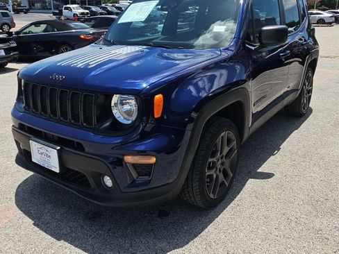 Used 2021 Jeep Renegade Latitude AWD/4WD image 3
