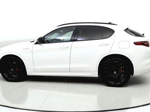Used 2022 Alfa Romeo Stelvio Veloce AWD/4WD image 4