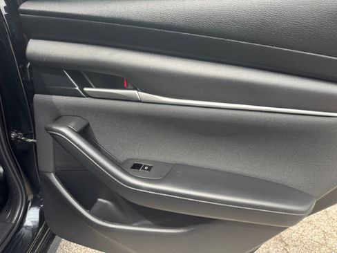 Used 2022 MAZDA MAZDA3 s image 25