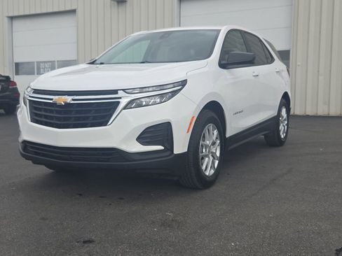 Used 2024 Chevrolet Equinox LS FWD image 3
