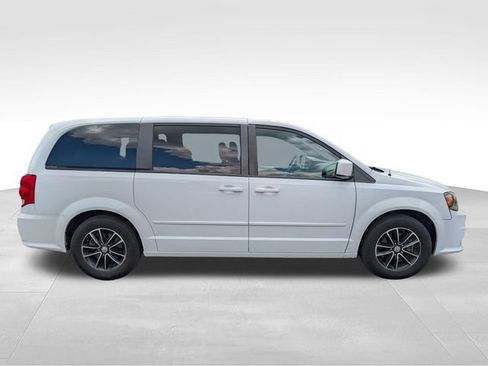 Used 2017 Dodge Grand Caravan SE FWD image 6