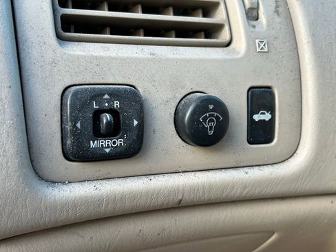 Used 2001 Toyota Avalon XL image 18