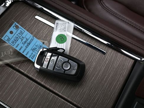 Used 2024 Ford Expedition Limited image 22