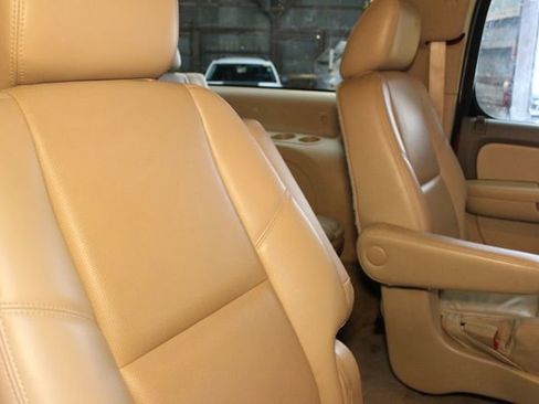 Used 2014 Chevrolet Suburban LTZ AWD/4WD image 14