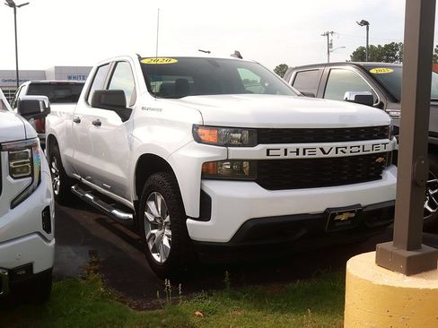 Used 2020 Chevrolet Silverado 1500 Custom w/ Custom Value Package AWD/4WD image 2