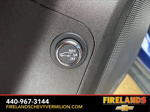 Used 2023 GMC Acadia SLE w/ Driver Convenience Package image 9