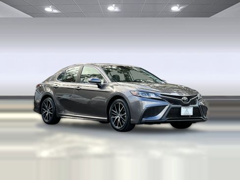 Used 2021 Toyota Camry SE image 6