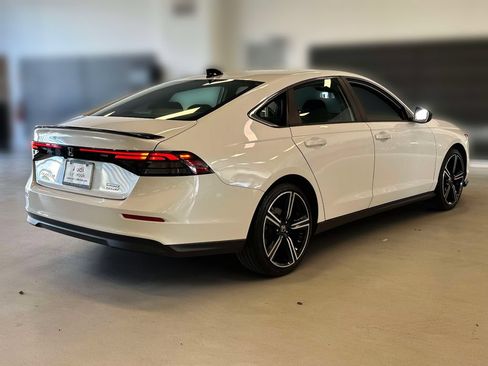 Used 2025 Honda Accord Sport image 4