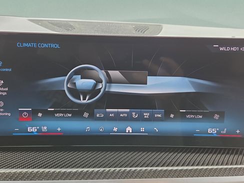 Used 2025 BMW X7 M60i w/ Climate Comfort Package AWD/4WD image 32