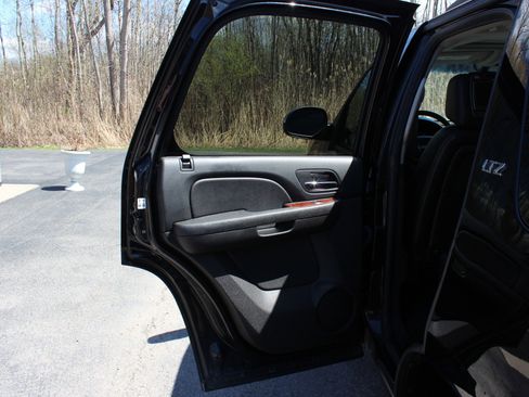 Used 2014 Chevrolet Tahoe LTZ AWD/4WD image 30
