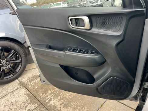 Certified 2026 Hyundai Venue SE FWD image 18