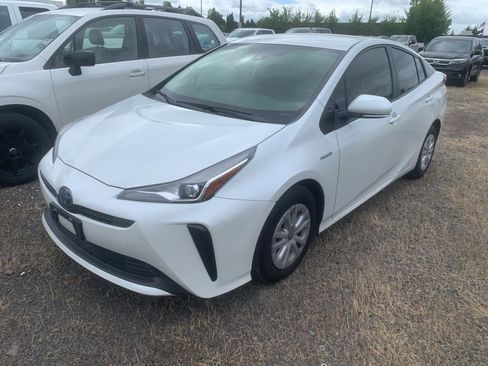 Used 2021 Toyota Prius L Eco FWD image 1