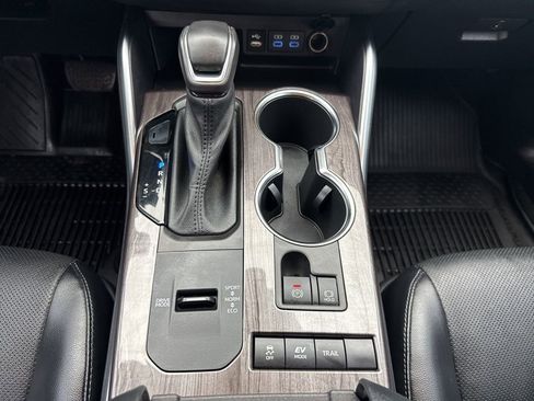 Used 2022 Toyota Highlander Platinum image 16