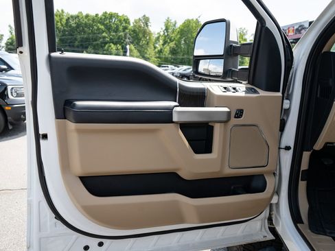 Used 2020 Ford F250 Lariat w/ Chrome Package AWD/4WD image 16