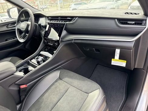 New 2025 Jeep Grand Cherokee L Altitude RWD image 29