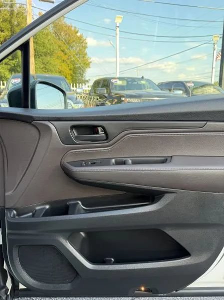 Used 2018 Honda Odyssey EX-L image 22