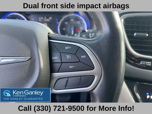 Used 2018 Chrysler Pacifica Touring-L image 31