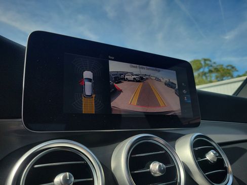 Certified 2021 Mercedes-Benz GLC 300 image 32