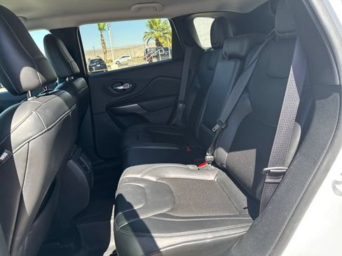 Used 2020 Jeep Cherokee Latitude w/ Quick Order Package 26F North AWD/4WD image 28