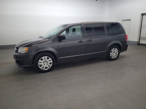 Used 2019 Dodge Grand Caravan SE w/ UConnect Hands-Free Group FWD image 2