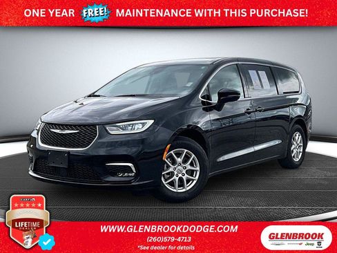 Used 2024 Chrysler Pacifica Touring-L FWD image 1