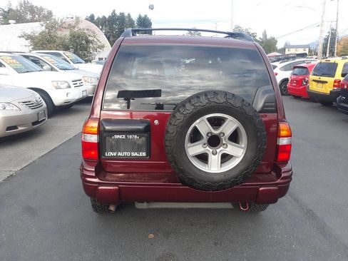 Used 2003 Chevrolet Tracker LT image 12