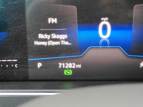 Used 2022 Volkswagen Tiguan SE w/ Panoramic Sunroof Package FWD image 39