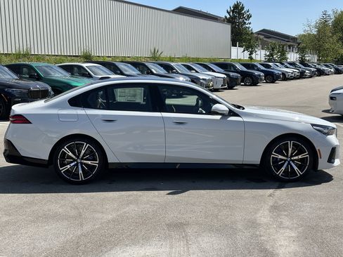 New 2026 BMW 550e xDrive image 8