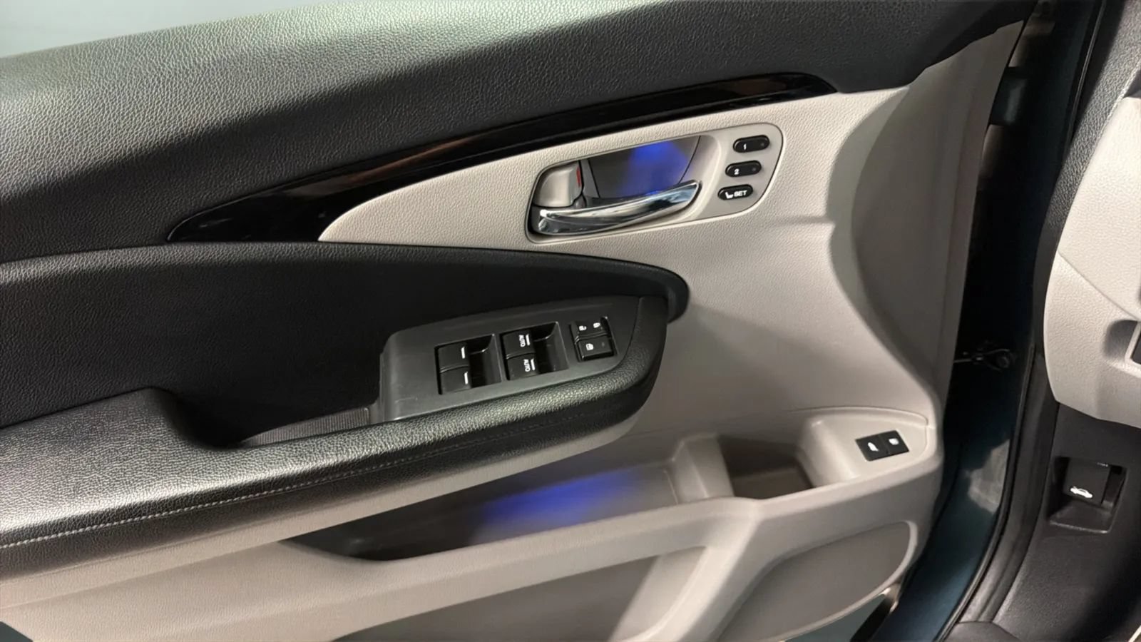 Used 2018 Honda Pilot Touring image 17
