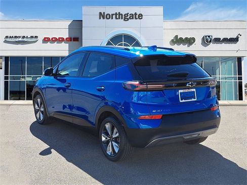 Used 2022 Chevrolet Bolt EUV LT w/ Convenience Package image 3