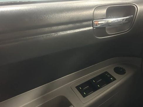 Used 2007 Chrysler 300 RWD image 15