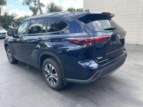 Used 2026 Toyota Highlander XLE AWD/4WD image 3