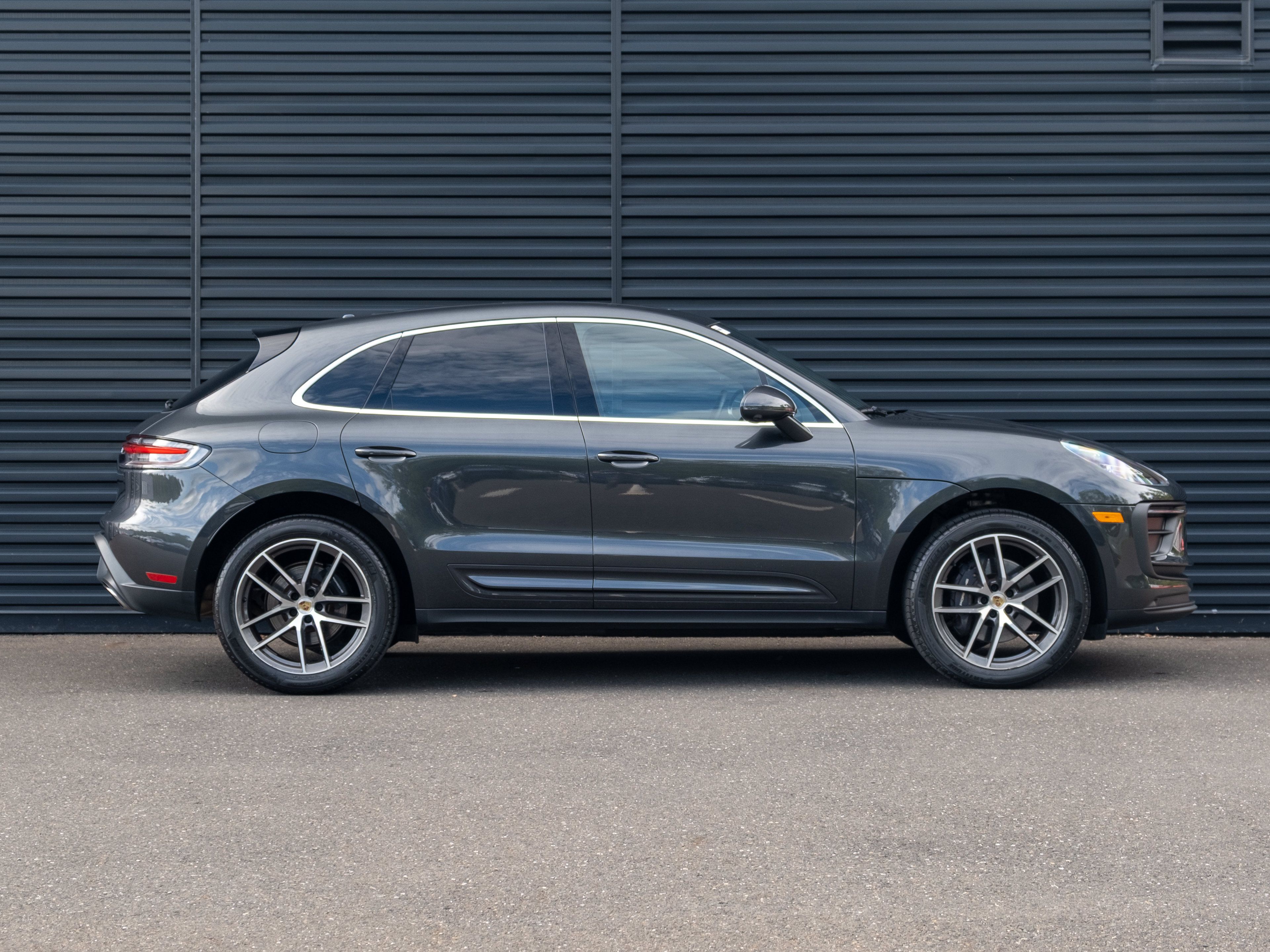 Used 2023 Porsche Macan AWD/4WD image 9