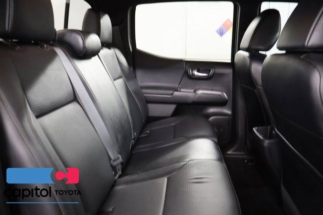 Used 2019 Toyota Tacoma TRD Off-Road w/ TRD Premium Off Road Package AWD/4WD image 31