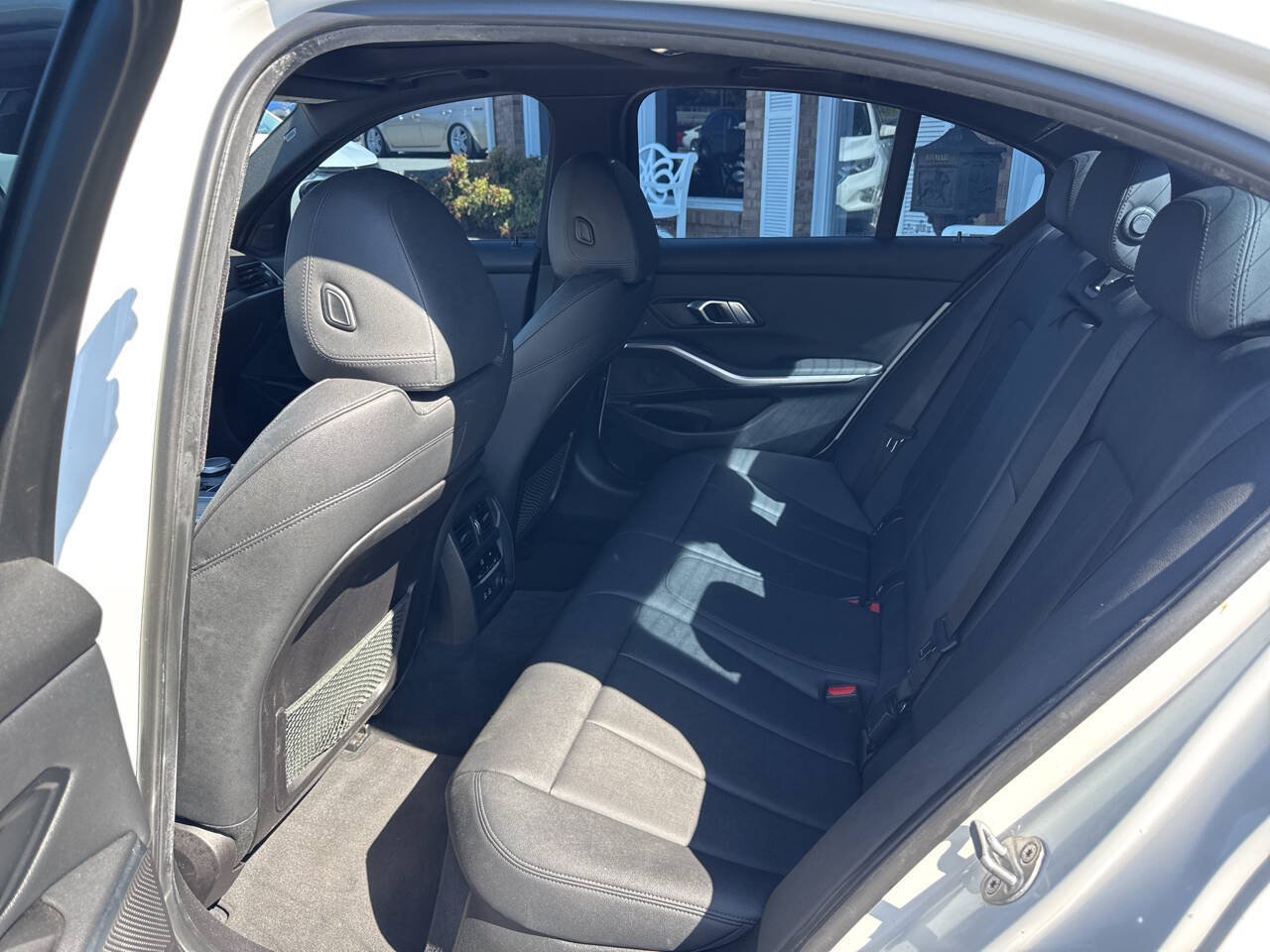 Used 2020 BMW 330i Sedan w/ M Sport Package RWD image 17