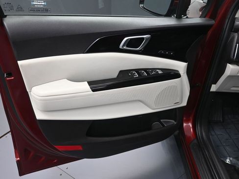 Certified 2024 Kia Carnival SX Prestige image 10