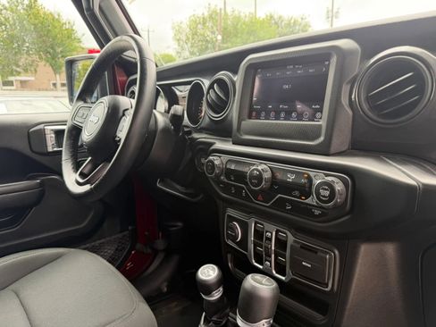 Used 2021 Jeep Wrangler Unlimited Sport AWD/4WD image 18