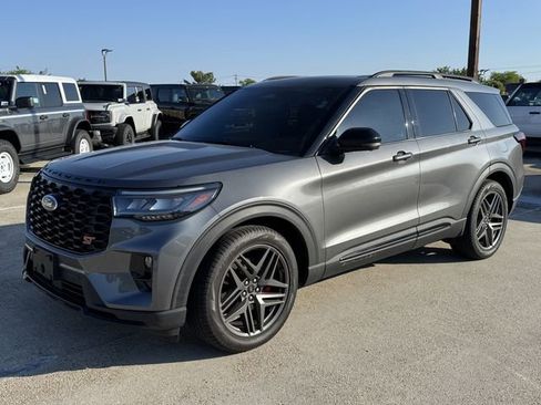Used 2025 Ford Explorer ST AWD/4WD image 6