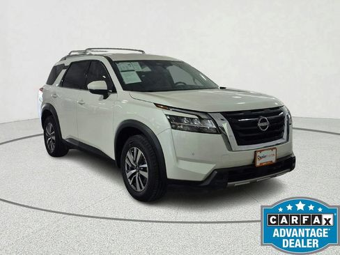 Used 2023 Nissan Pathfinder SL FWD image 5