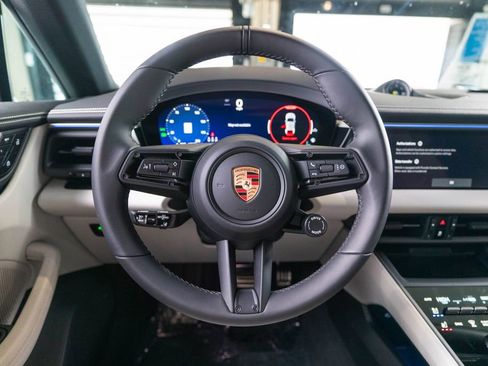 Certified 2025 Porsche Macan 4S Electric AWD/4WD image 31