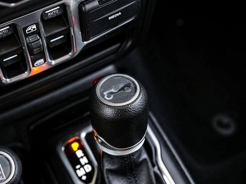 Used 2019 Jeep Wrangler Unlimited Sport S image 38