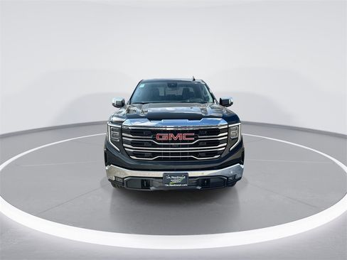New 2026 GMC Sierra 1500 SLT image 3
