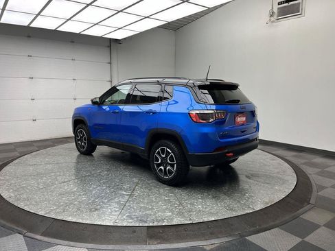 Used 2025 Jeep Compass Trailhawk AWD/4WD image 2