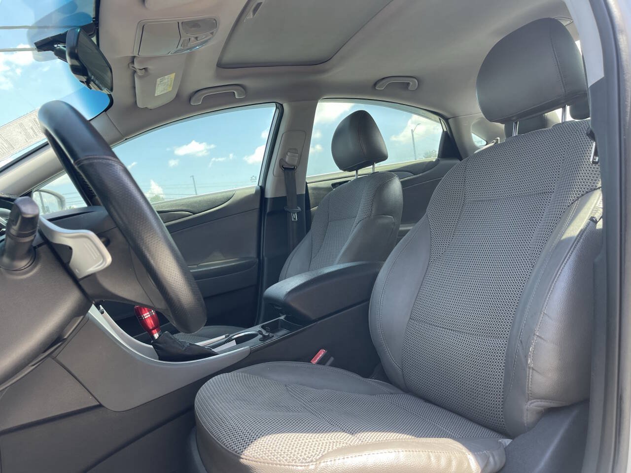 Used 2012 Hyundai Sonata SE w/ Navigation & Sunroof Pkg FWD image 9